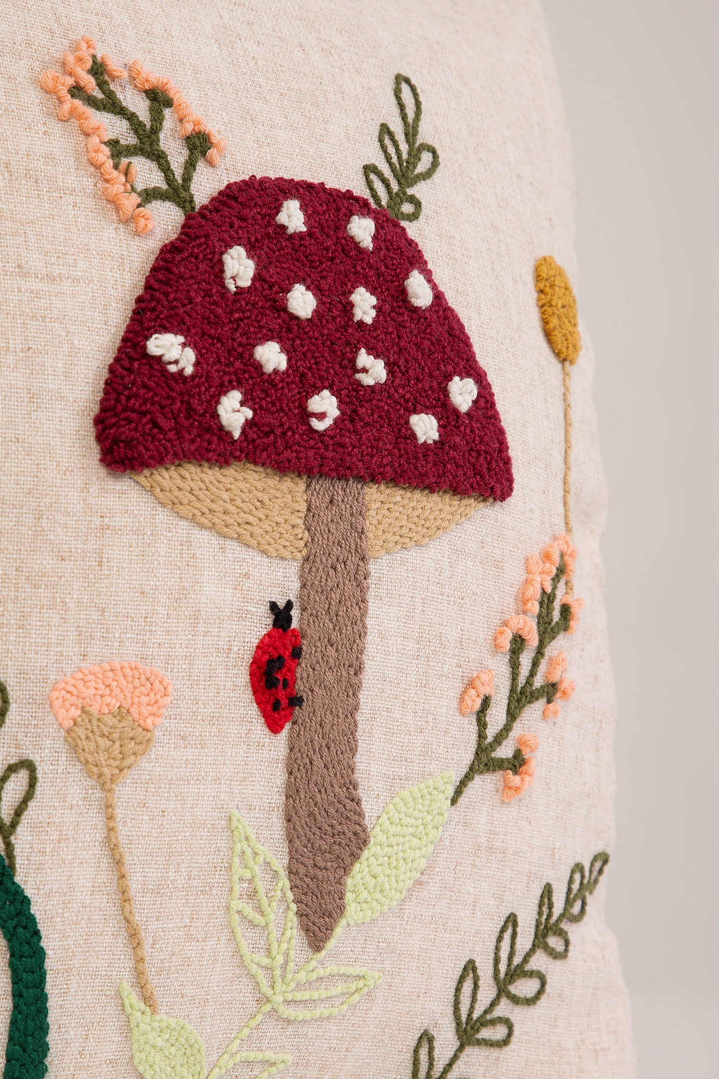 Mushroom Meadow Punch Kırlent Kılıfı