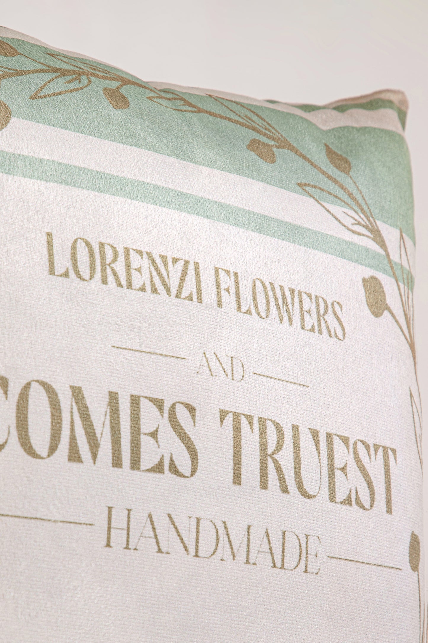 Floral Essence Kırlent Kılıfı
